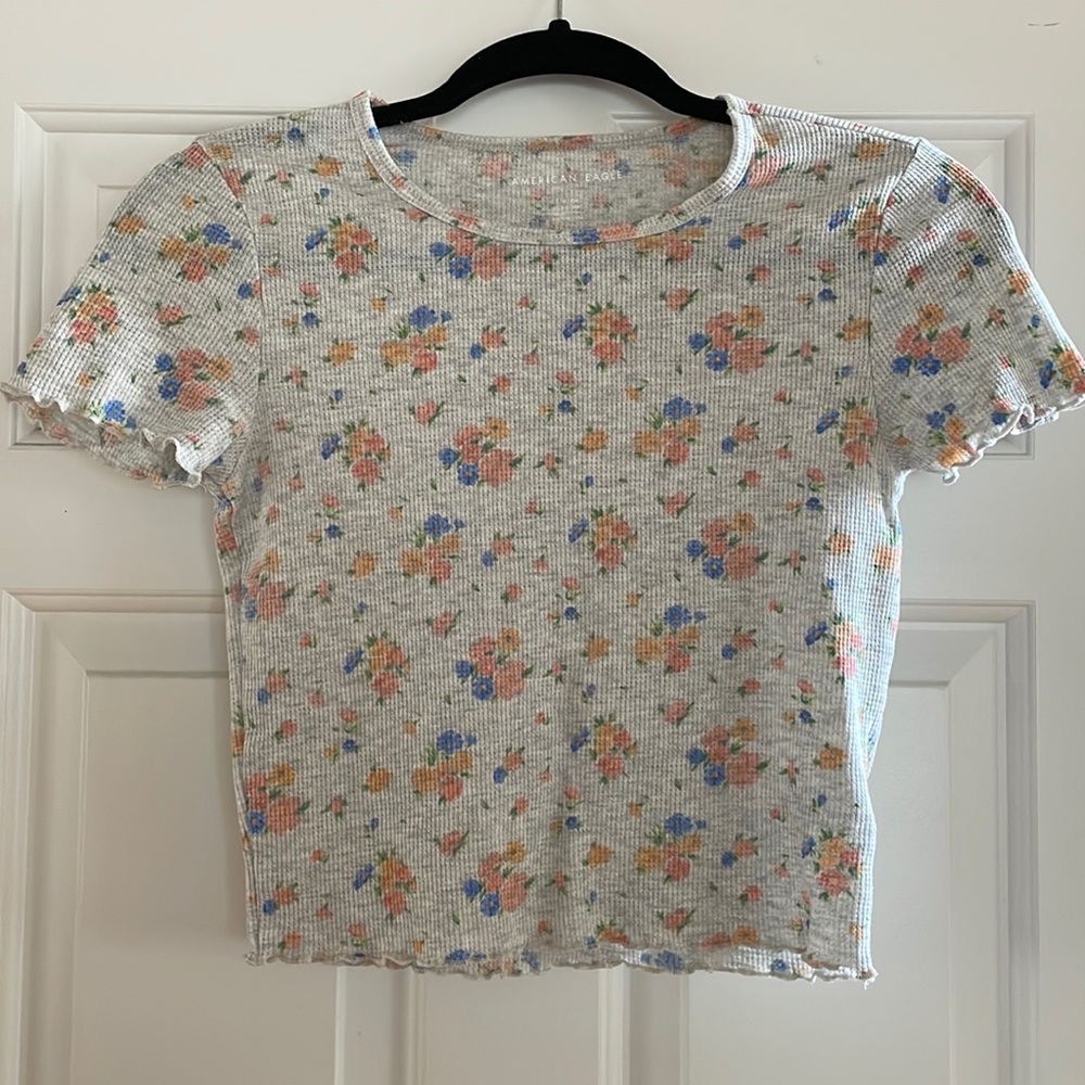 American Eagle Cropped TShirt Size Small